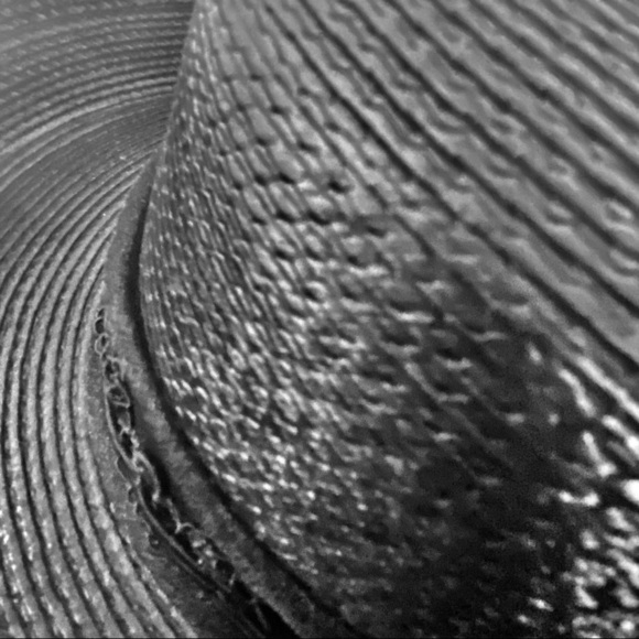 Women Black Kettle Brim Straw Packable Straw Hat With Feathers and Mesh Design. main image 7